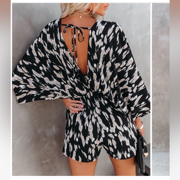 VICI - LINDEN PRINTED KIMONO ROMPER (size med) worn once!!! - Picture 6 of 8